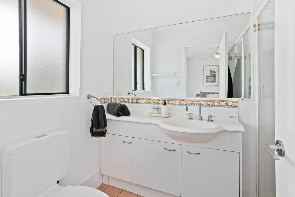 Chic Coastal Charm On Palm Beach Gold Coast Apartmán